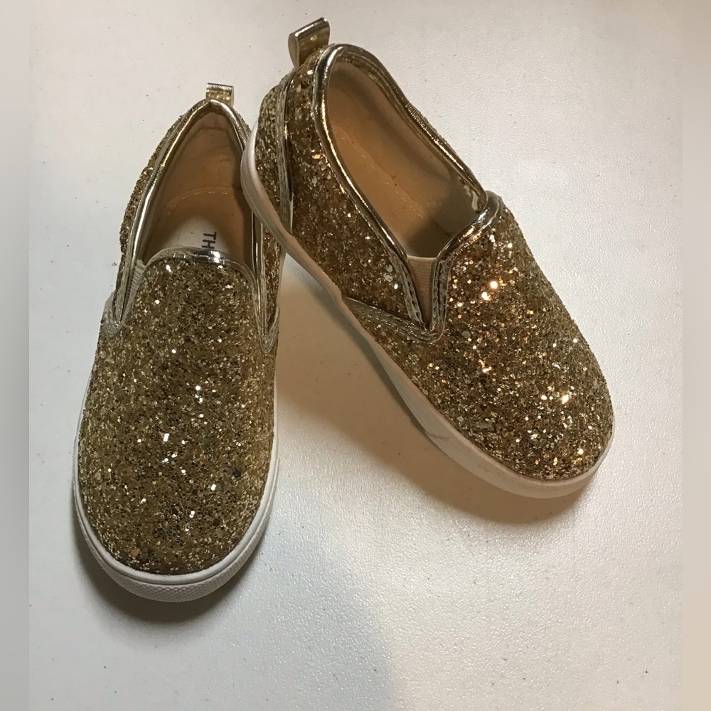 THEE BRON GIRLS 8 GOLD GLITTER SLIP ON SHOES NWOB